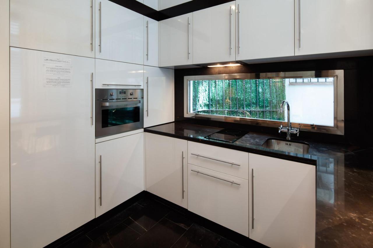 Elegante Apartamento Plaza Constitucion Málaga Exteriör bild